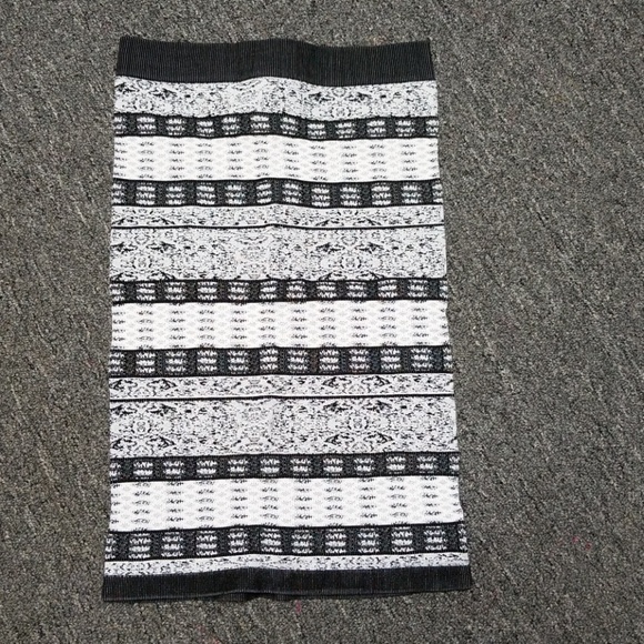 Jupe Crayon (Pencil Skirt) Bebe Taille 4 - Noire - Neuve Avec étiquettes (NWT)